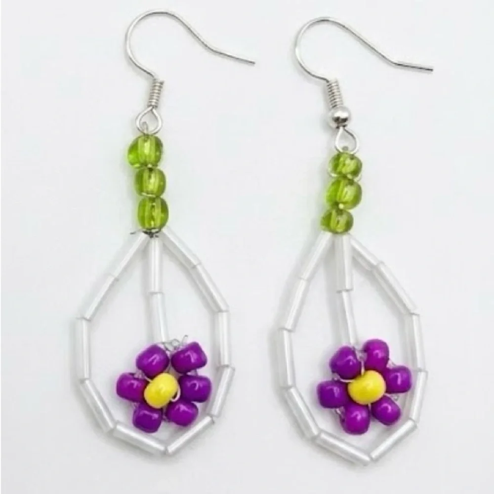 NWOT Handmade Beaded Purple Flower Drop Earrings